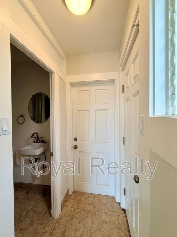 Building Photo - 2013 Kakela Dr