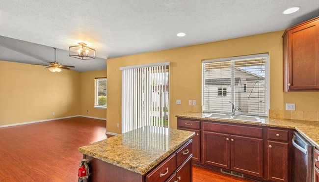 Building Photo - 3 Bed, 2 Bath, Single Level House in Post Falls