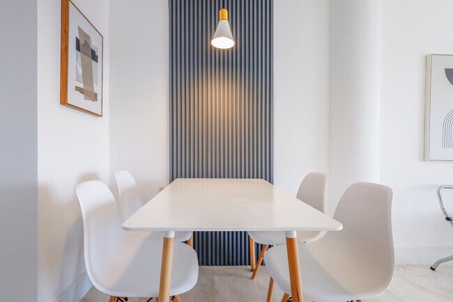 Building Photo - 212 West Dr