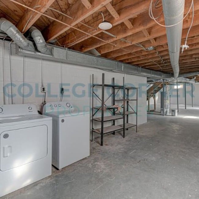 Building Photo - 1465 Brookwood- 4 BR,2 Bth house