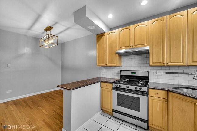 Building Photo - 4006 W Nelson St