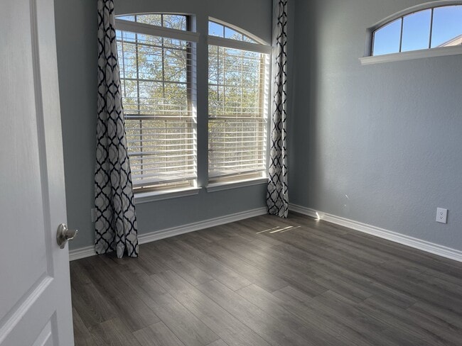 Building Photo - Beautiful Home off Stone Oak Pkwy