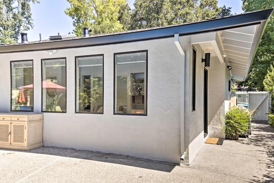 Building Photo - 155 E Creek Dr