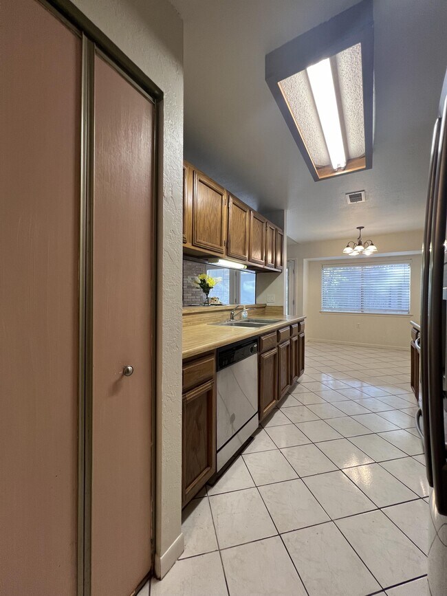 Building Photo - 9123 Alpine Trail St
