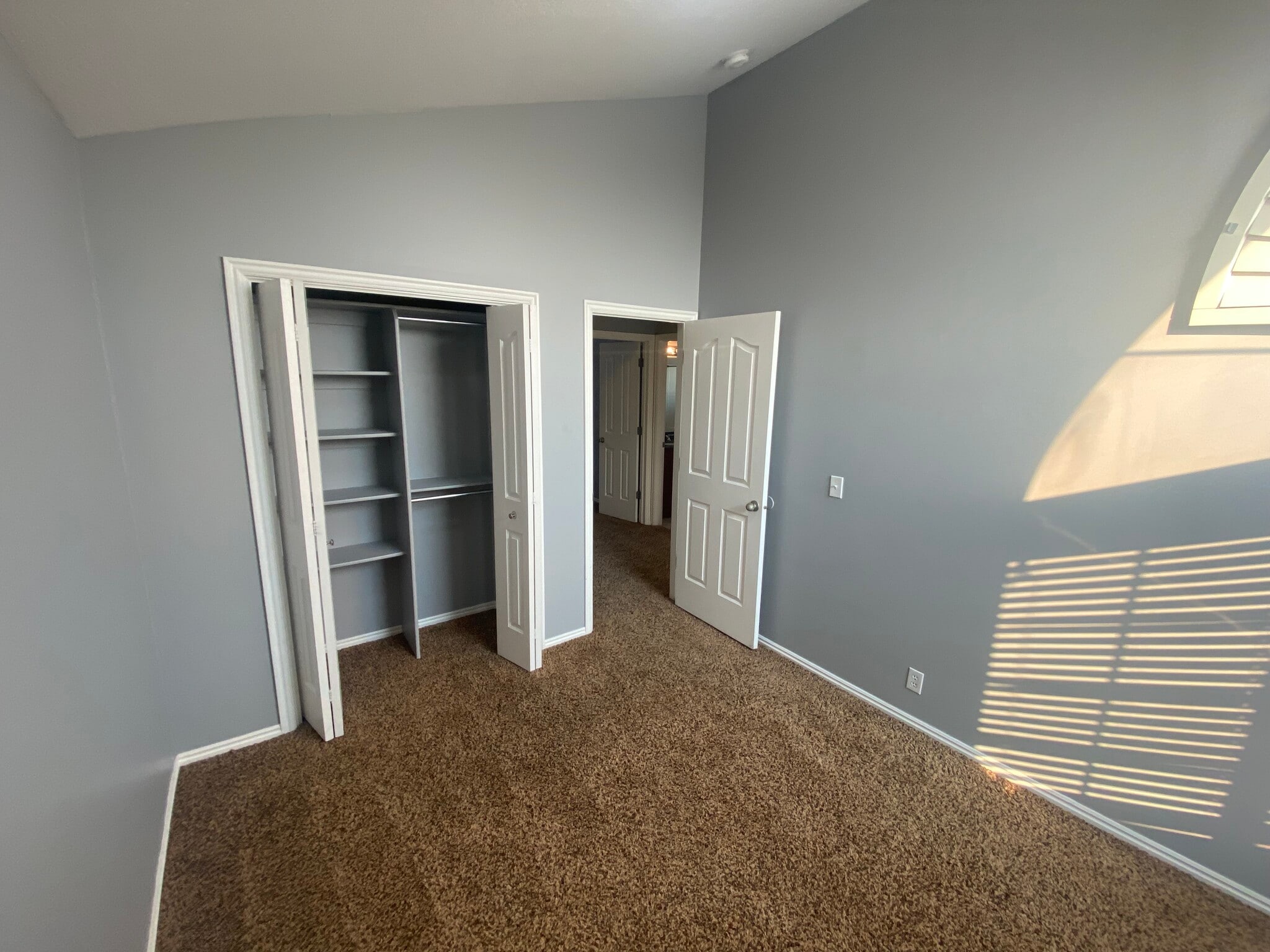 Building Photo - 987 E Blue Heron Way