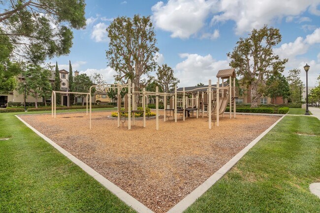 Building Photo - Live in Luxury: Fully Upgraded 2 Bedroom P...
