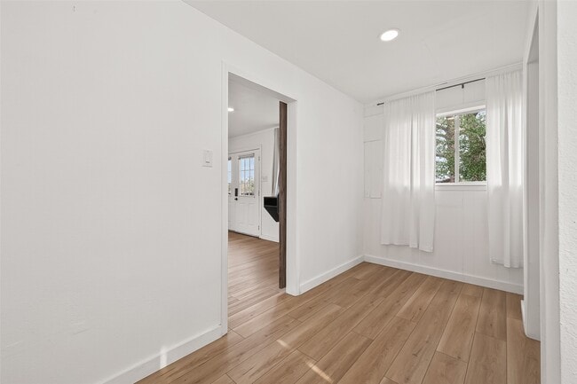 Building Photo - 707 Montclair Blvd