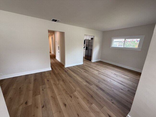 Building Photo - 3 brd, 1 bath located  in the Chandler Bike Path Neighborhood