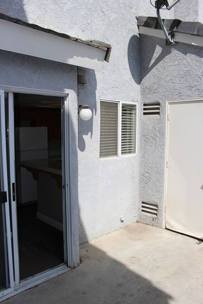 Building Photo - 2600 Brookside Dr