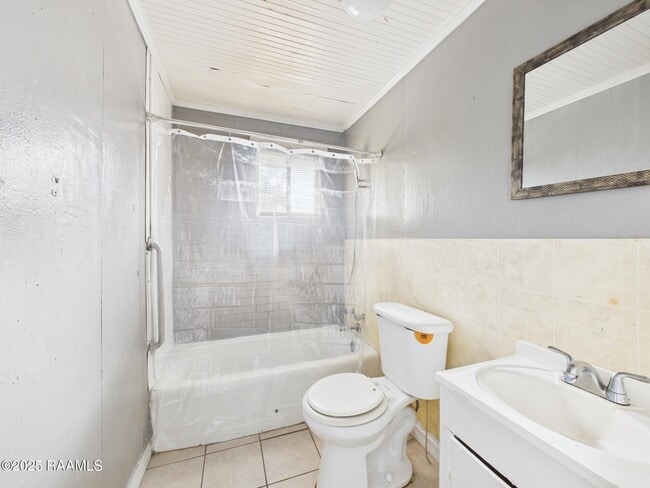 Building Photo - 704 13th St