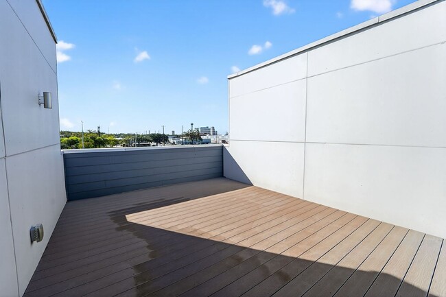 Building Photo - 4 Week Free Move-In Incentive!! Modern Luxury Townhome in Gated Community – Rooftop Balcony & Pre...