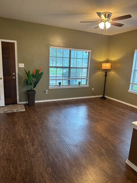 Living room - 8259 Elm Glade