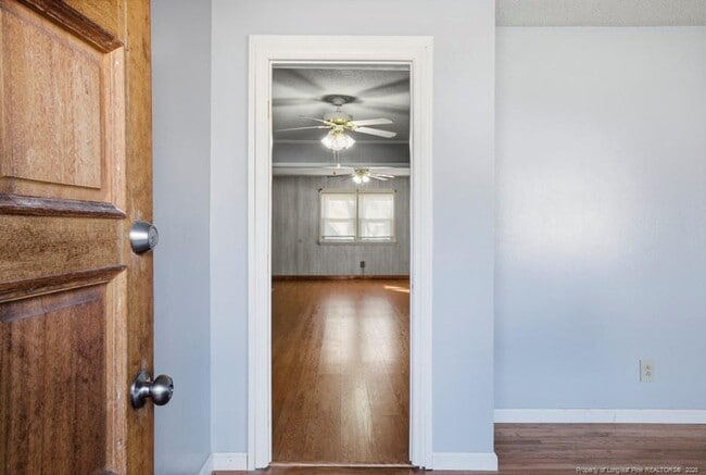 Building Photo - 815 Bedrock Dr