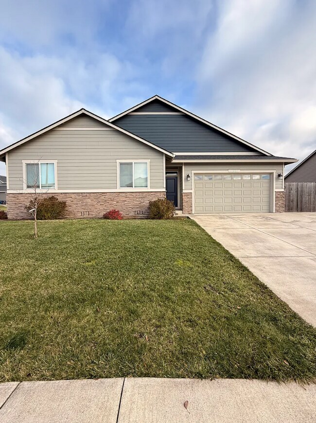 Building Photo - Modern Design Duplex