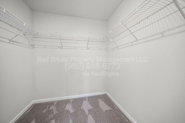 Building Photo - 808 Gable Oak Ln