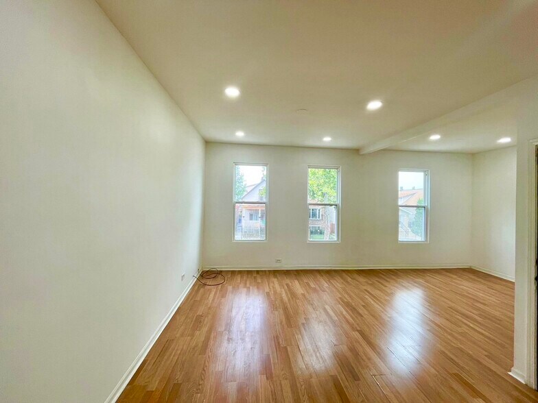 Building Photo - 1903 N Kildare Ave