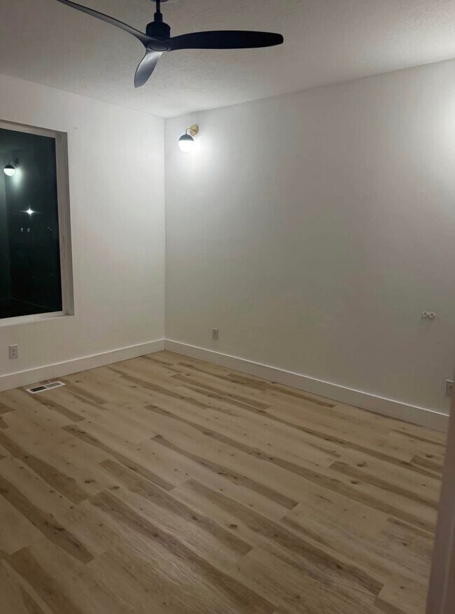 Building Photo - 83 N 2500 W