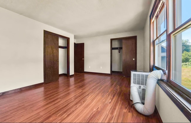 Building Photo - 15 Sunnyside Ln