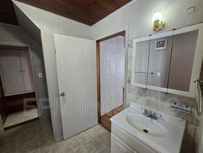 Building Photo - 304 N Nesbit Rd