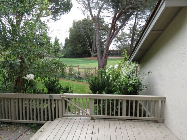 Building Photo - Close To Stanford University  3BR/2+1BA - Menlo Park