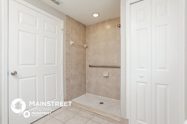 Building Photo - 2120 Rogers Ave