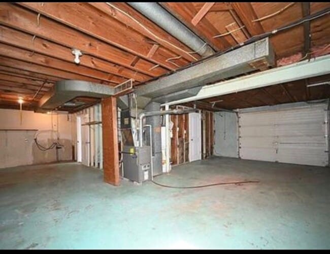Building Photo - 5621 N Strathbury Ave