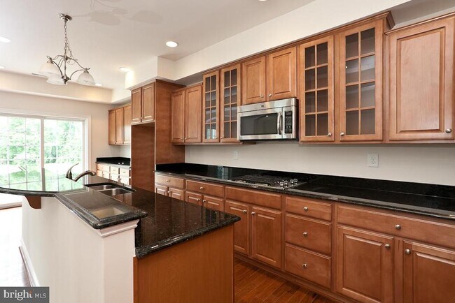 Building Photo - 12 Chestnut Woods Dr