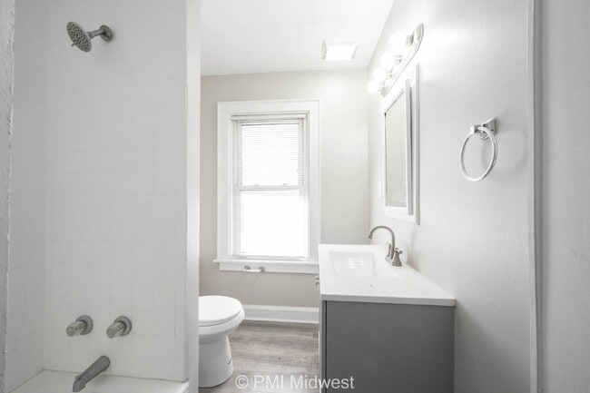 Building Photo - "Charming 3 Bedroom with Hardwood Floors in Indianapolis - Don't Miss Out!"