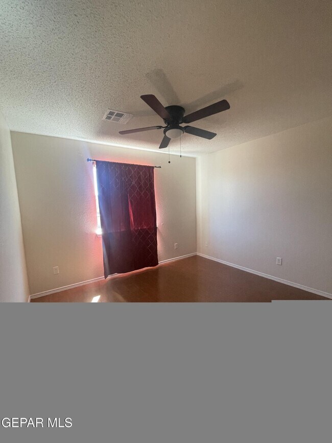 Building Photo - 1832 Shreya St