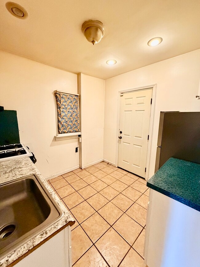 Building Photo - 1531 W Tucker St