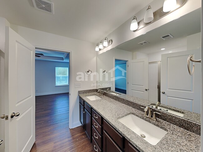 Building Photo - 6207 Bridlewood Ln