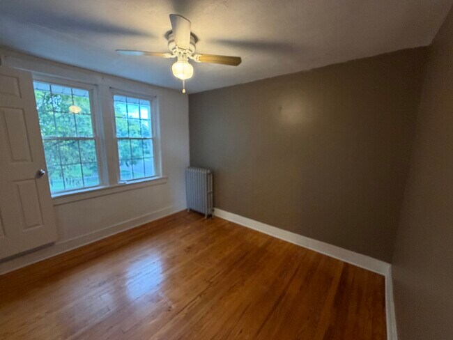 Building Photo - 402 Douglass St