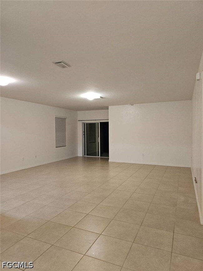 Building Photo - 114 SE 3rd St