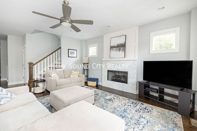 Building Photo - 606B Eastboro Dr