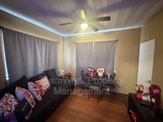 Building Photo - 1335 Pinyon Pine Dr