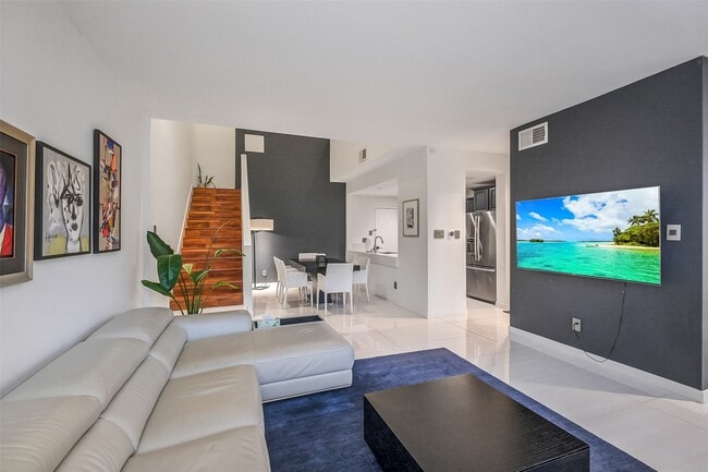 Building Photo - 1112 Bering Dr