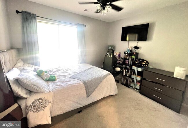 Building Photo - 9437 Hickory View Pl