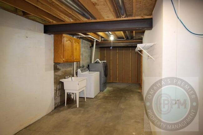 Building Photo - Comfortable 2 Bedroom/ 2 Bathroom/ 2 Car D...