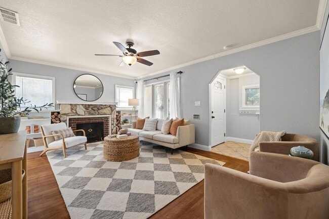 Building Photo - Welcome to this stunning 4-bedroom, 2-bath...
