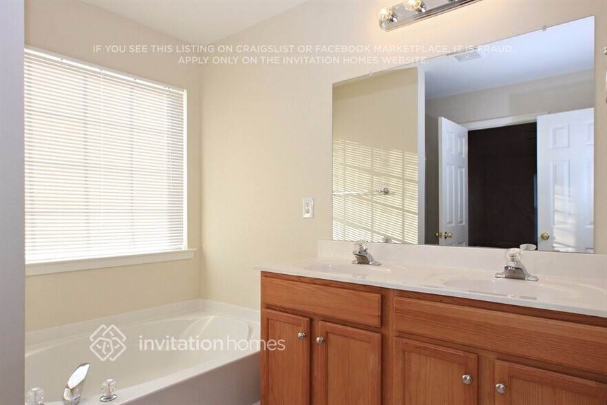 Building Photo - 416 Riverwalk Dr NW