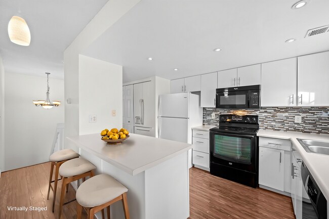 Building Photo - Cherry Creek Schools Condo | Balcony, Fireplace, Garage + Pool