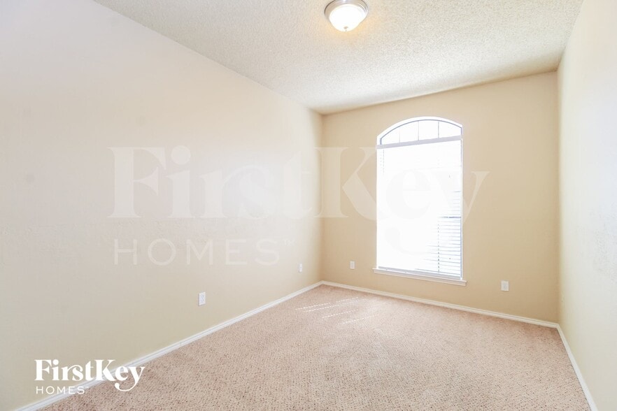 Building Photo - 705 Running Creek Dr
