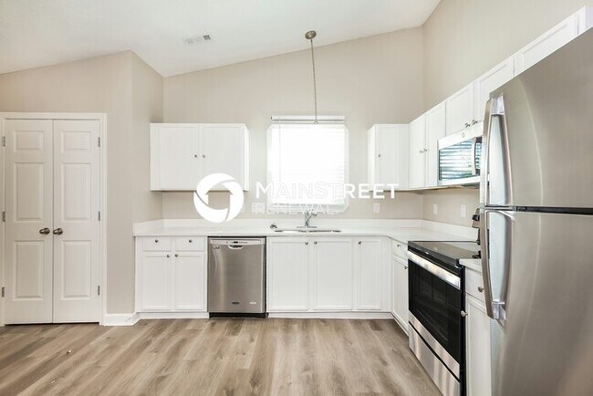 Building Photo - 3 Bedroom Pet-Friendly Home in CHARLOTTE, NC with Main Street Renewal