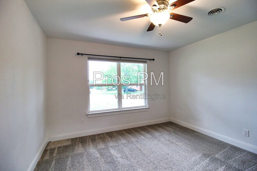 Building Photo - 106 Joyce Dr