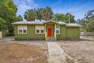 Building Photo - 2113 Silver Lake Dr