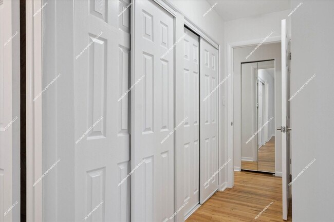 Building Photo - Rare Rental! Beautiful 1900 sq ft 3-bedroo...