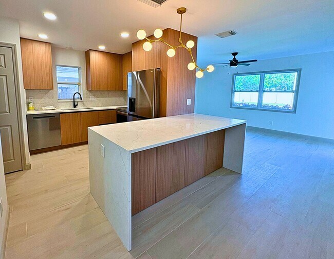 Building Photo - Fully Renovated 2BR Home with Designer Finishes & Fenced Yard