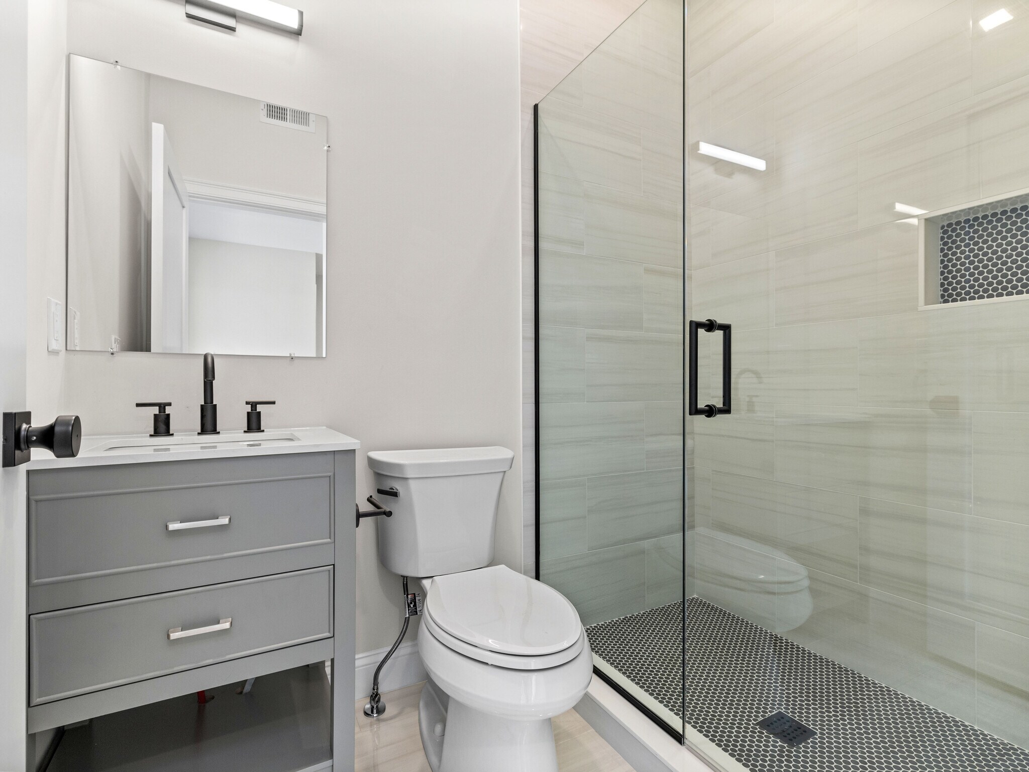 Building Photo - 48 Woodward St