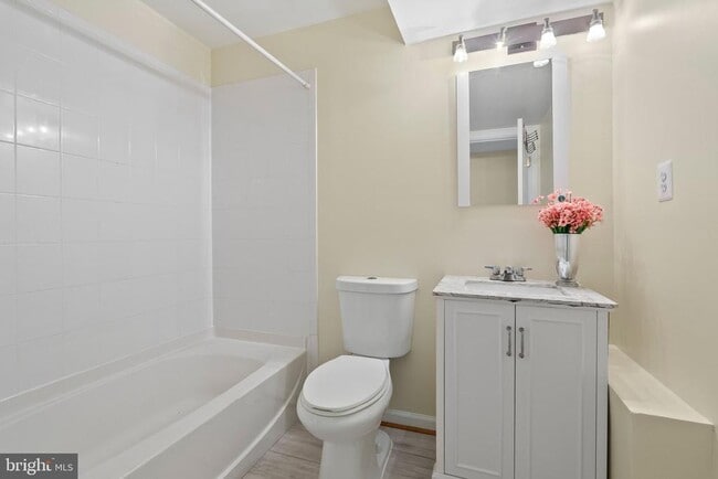 Building Photo - 15433 Leeds Hill Way