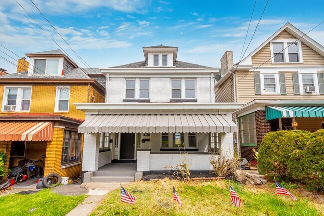 Building Photo - Beautiful 3 bedroom home in Homestead available July 10!